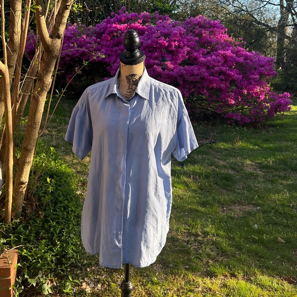 🚌🚍 New York Studio light blue silk top size M